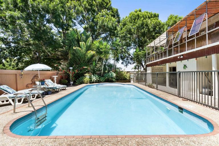 Photo of property in 36 Cascades Road, Pakuranga Heights, Auckland, 2010