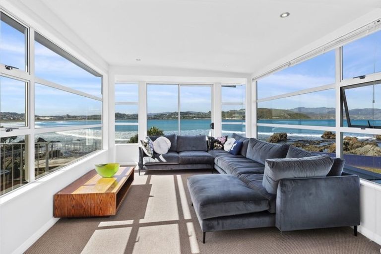 Photo of property in 273 Queens Drive, Lyall Bay, Wellington, 6022