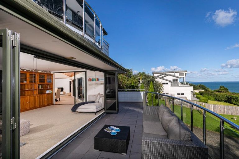 Photo of property in 65 Roberts Road, Matakatia, Whangaparaoa, 0930