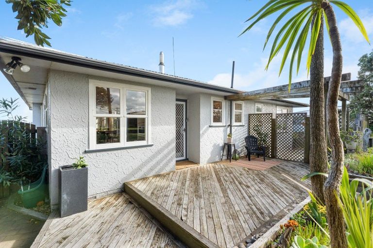 Photo of property in 6 Tainui Street, Castlecliff, Whanganui, 4501