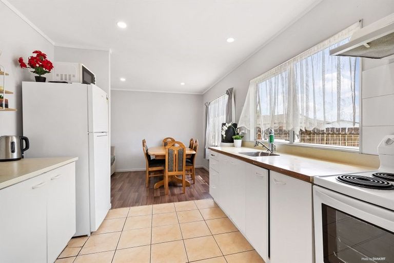 Photo of property in 2/24 Templeton Place, Clendon Park, Auckland, 2103