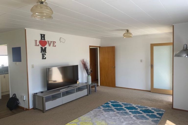 Photo of property in 41 Tamahere Drive, Glenfield, Auckland, 0629