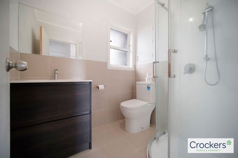 Photo of property in 21 Amberley Avenue, Te Atatu South, Auckland, 0610