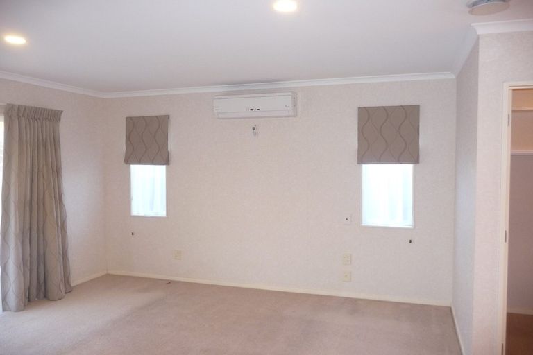 Photo of property in 4 Ballyroney Place, East Tamaki, Auckland, 2013