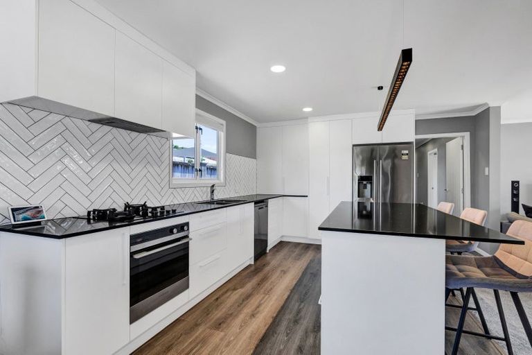 Photo of property in 132 Govett Avenue, Frankleigh Park, New Plymouth, 4310