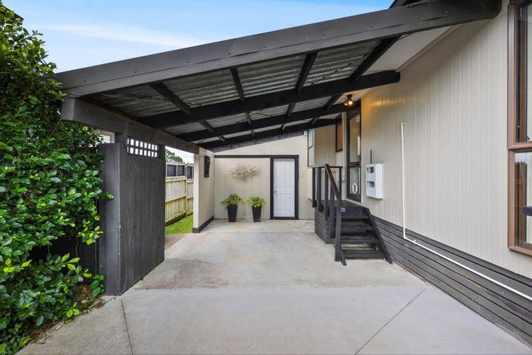 Photo of property in 2/34 Tupaki Place, Pakuranga Heights, Auckland, 2010