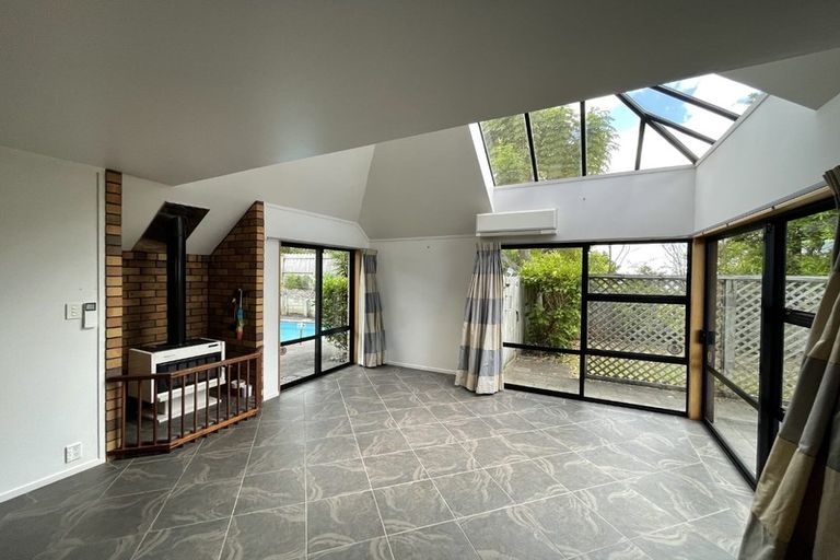 Photo of property in 1 Calypso Place, Rothesay Bay, Auckland, 0630