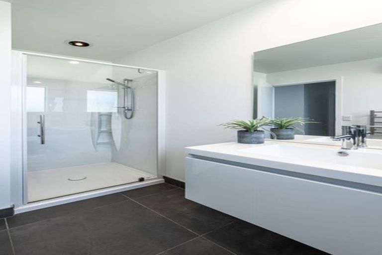 Photo of property in 16 Regent Street, Lower Shotover, Queenstown, 9304