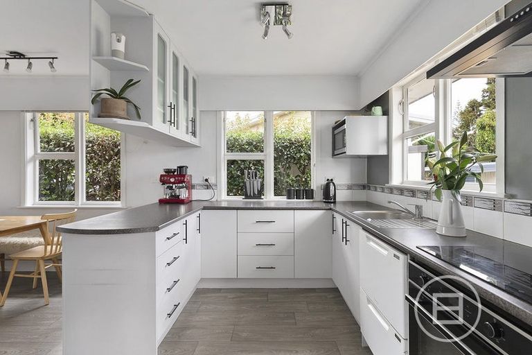 Photo of property in 260 Hepburn Road, Glendene, Auckland, 0602