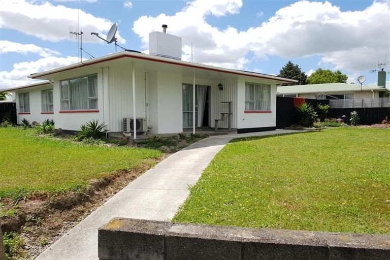 Photo of property in 24 Motuoapa Place, Kelvin Grove, Palmerston North, 4414