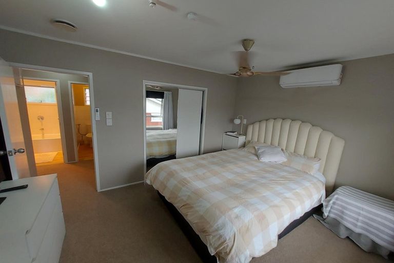 Photo of property in 1/367 Wairau Road, Totara Vale, Auckland, 0629