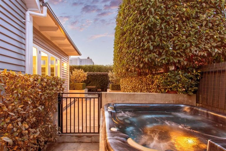 Photo of property in 1/130 Clyde Road, Ilam, Christchurch, 8041