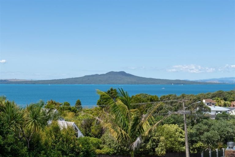 Photo of property in 1/103 Aberdeen Road, Castor Bay, Auckland, 0620