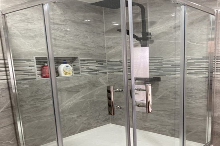 Photo of property in 5 Yarra Place, Botany Downs, Auckland, 2010