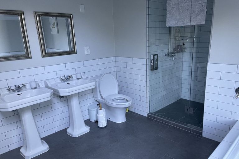 Photo of property in 82 Moana Road, Kelburn, Wellington, 6012