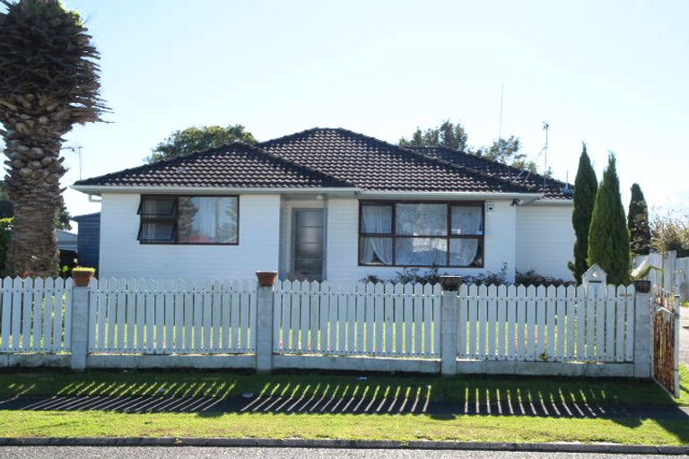 Photo of property in 42 Courtenay Crescent, Mangere East, Auckland, 2024