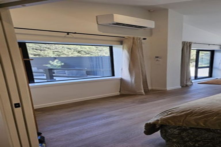 Photo of property in 266 Airlie Road, Plimmerton, Porirua, 5026