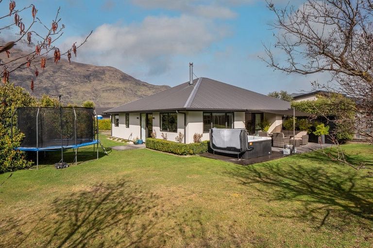 Photo of property in 9 Oxfordshire Avenue, Lower Shotover, Queenstown, 9304