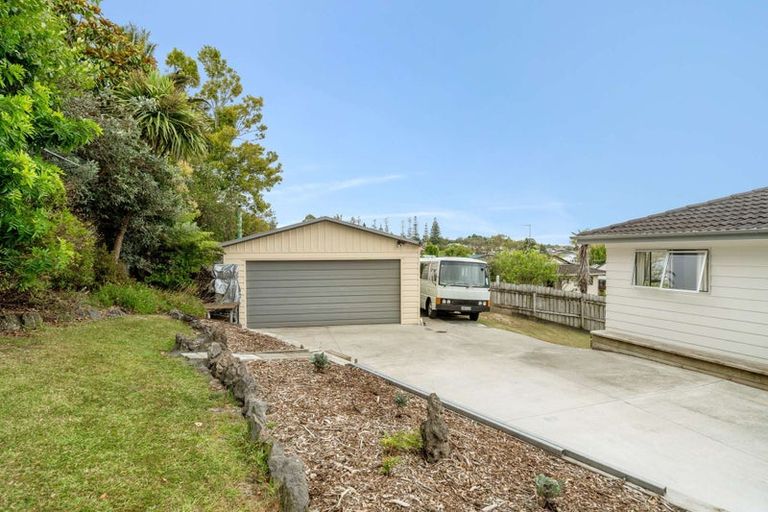 Photo of property in 10 Glucina Place, Glen Eden, Auckland, 0602