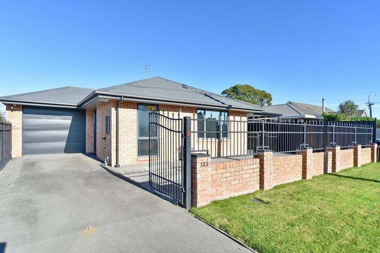 Photo of property in 1/123 Sawyers Arms Road, Northcote, Christchurch, 8052