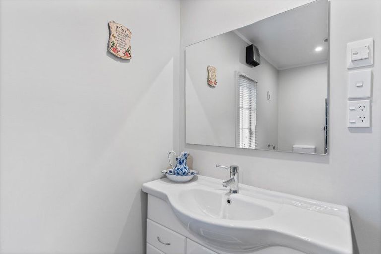 Photo of property in 68 Great North Road, Winton, 9720