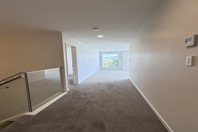 Photo of property in 130 Skulander Crescent, Orewa, 0931