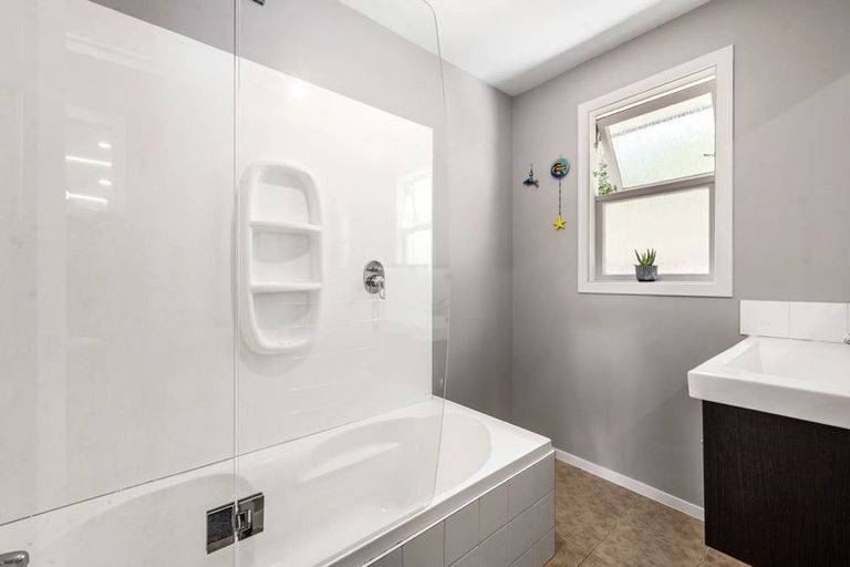 Photo of property in 21 Kotare Street, Hilltop, Taupo, 3330