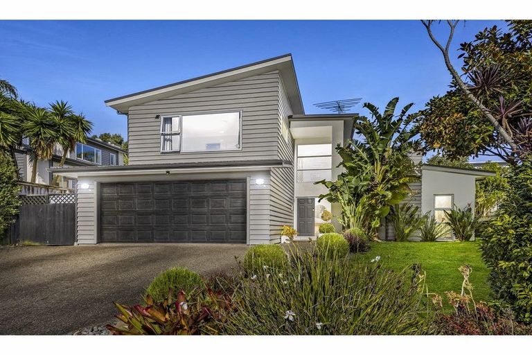 Photo of property in 14 Witton Place, Schnapper Rock, Auckland, 0632