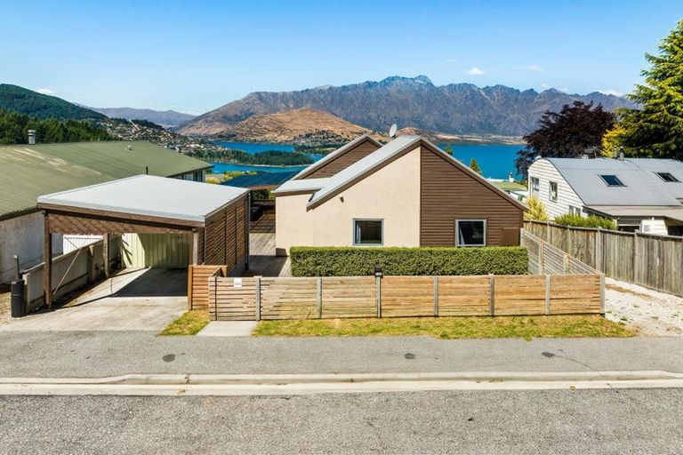 Photo of property in 13a Avalon Crescent, Fernhill, Queenstown, 9300