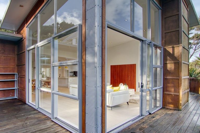 Photo of property in 39 Warner Park Avenue, Laingholm, Auckland, 0604