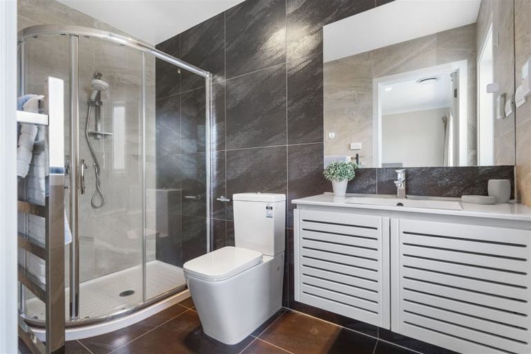 Photo of property in 97 Medallion Drive, Oteha, Auckland, 0632