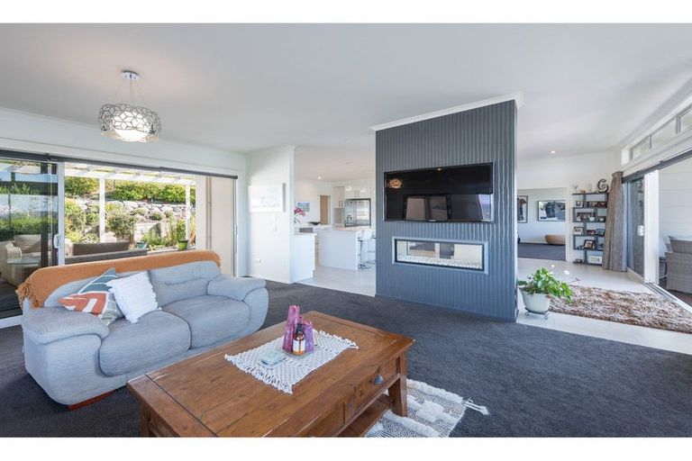 Photo of property in 23 Katania Heights, Brightwater, 7022