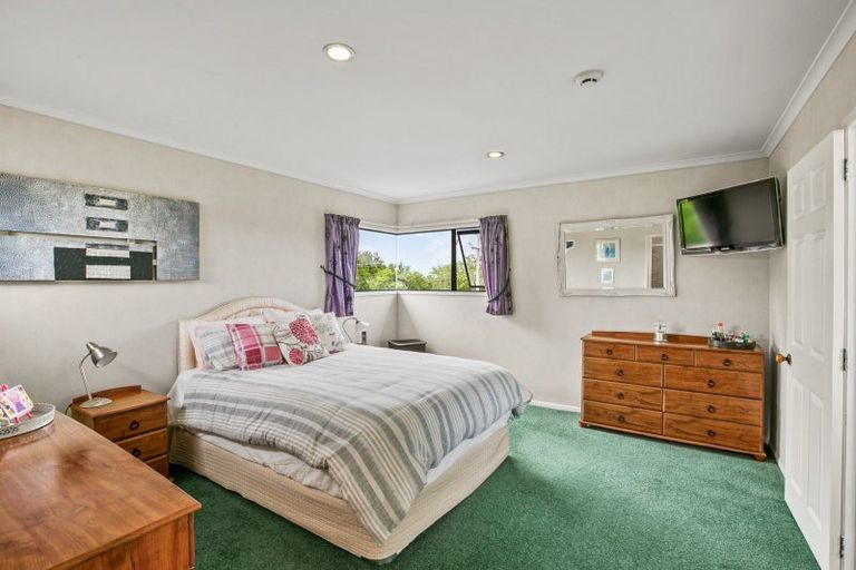 Photo of property in 2 Royal Heights, Glen Avon, New Plymouth, 4312