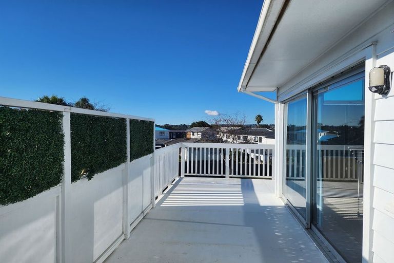 Photo of property in 24 Megan Avenue, Pakuranga Heights, Auckland, 2010