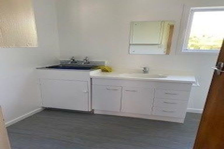 Photo of property in 15b Cypress Drive, Maungaraki, Lower Hutt, 5010