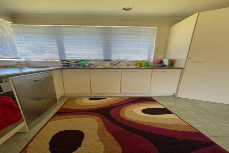 Photo of property in 13 De Havilland Drive, Goodwood Heights, Auckland, 2105