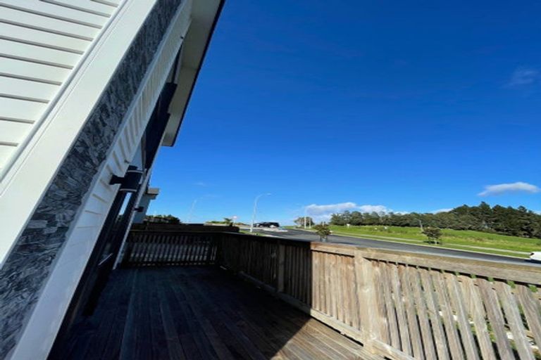 Photo of property in 4 Celestial Crescent, Orewa, 0931