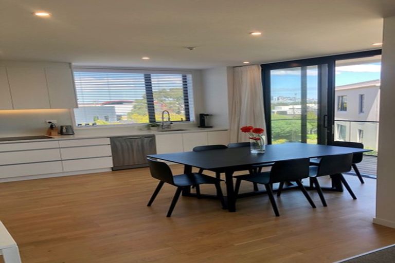 Photo of property in 105/8a Lake Pupuke Drive, Takapuna, Auckland, 0622