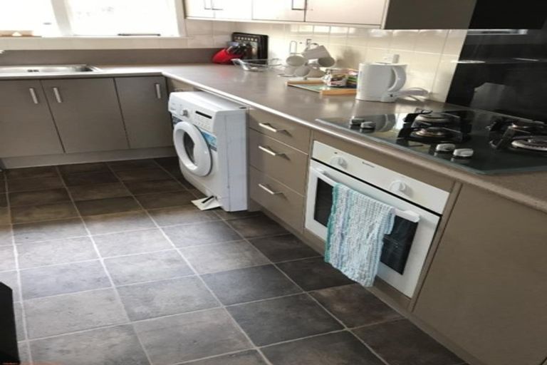 Photo of property in 2 Snead Place, Hamilton East, Hamilton, 3216