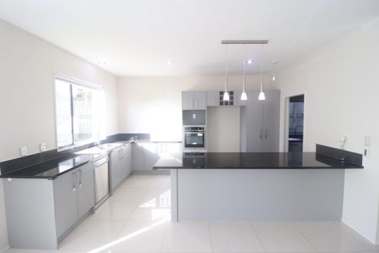 Photo of property in 7 Andy Crescent, Flat Bush, Auckland, 2016
