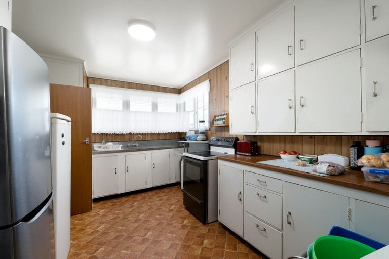 Photo of property in 13 Waione Avenue, Te Atatu Peninsula, Auckland, 0610