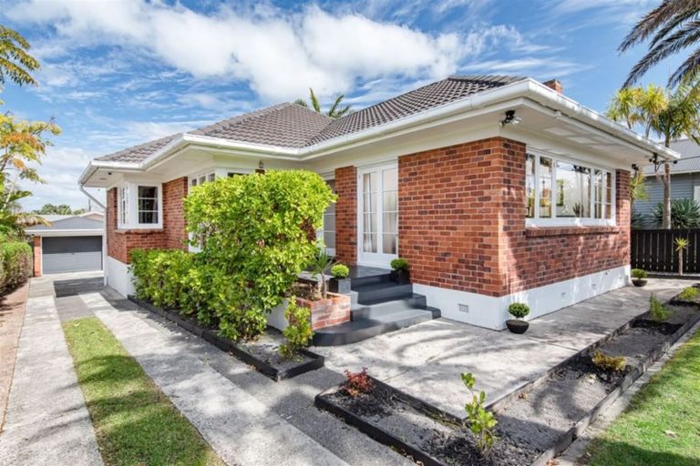 Photo of property in 3 Coronation Street, Belmont, Auckland, 0622