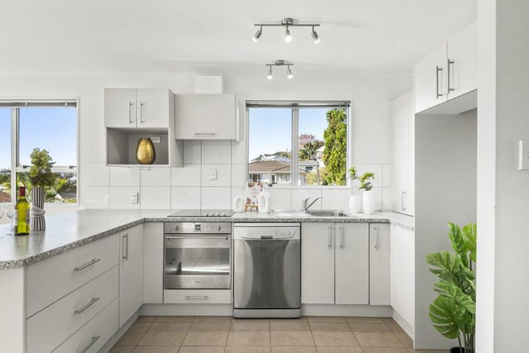 Photo of property in 3 Tesla Place, Totara Vale, Auckland, 0629