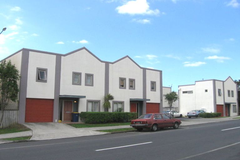 Photo of property in Emery Gardens, 7/4 Ambrico Place, New Lynn, Auckland, 0600