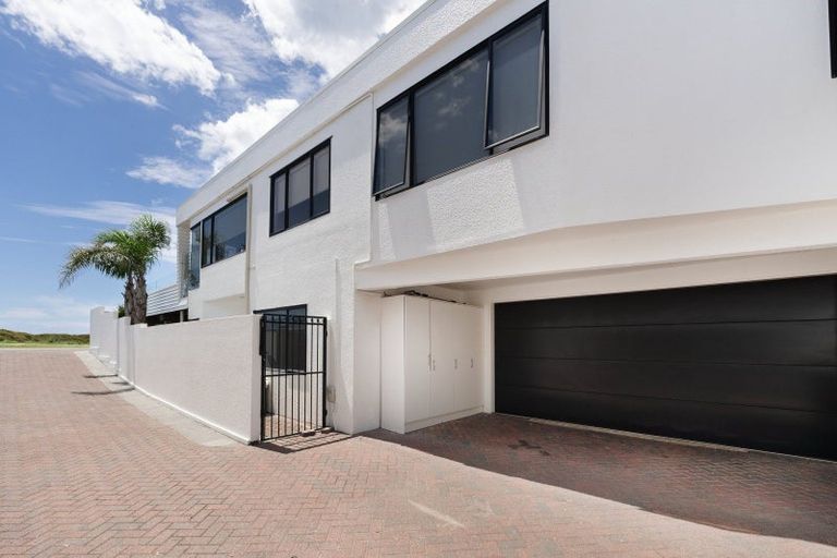 Photo of property in 206b Marine Parade, Mount Maunganui, 3116