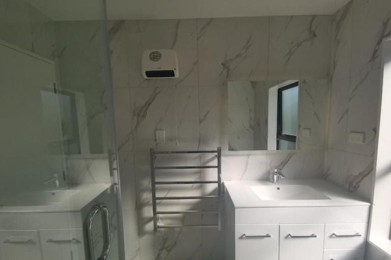 Photo of property in 13c Orton Street, Glenfield, Auckland, 0627