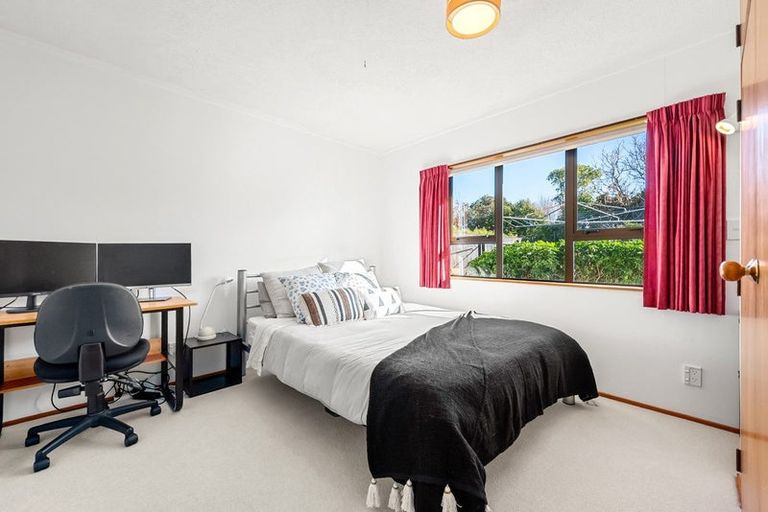Photo of property in 8 Runanga Grove, Waikanae, 5036