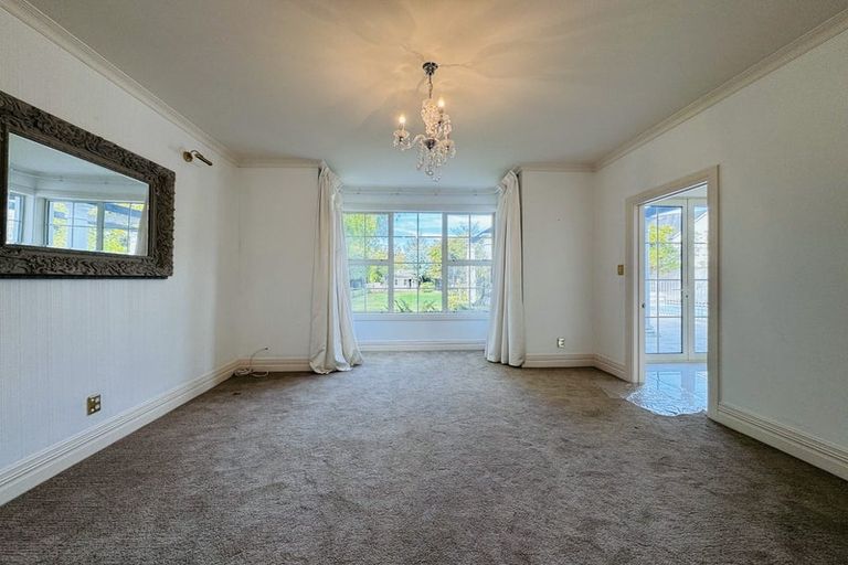 Photo of property in 12 Snowdon Road, Fendalton, Christchurch, 8052