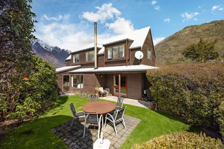 Photo of property in 39 Remarkables Crescent, Frankton, Queenstown, 9300