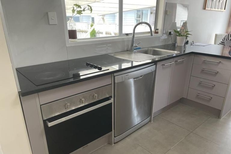 Photo of property in 68 Hutchinsons Road, Bucklands Beach, Auckland, 2014